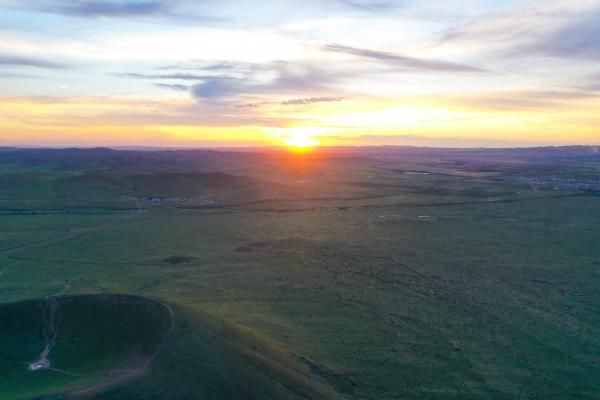  火山|乌兰察布：草原上的火山群