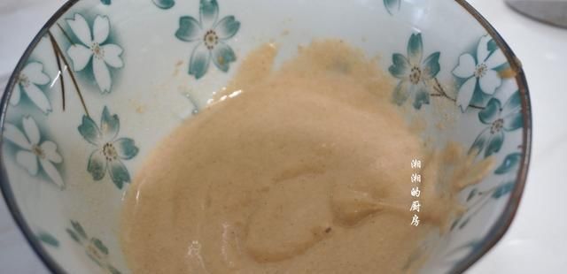  辣椒|夏天来一碗酸辣开胃的麻酱拌粉，太香了，做法也超简单