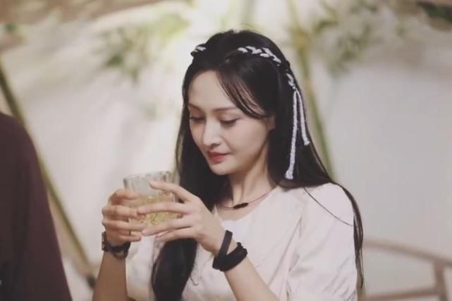  没想到|郑爽第一次见王鹤棣，谁注意她的称呼？真不是嘉宾之间的喊法