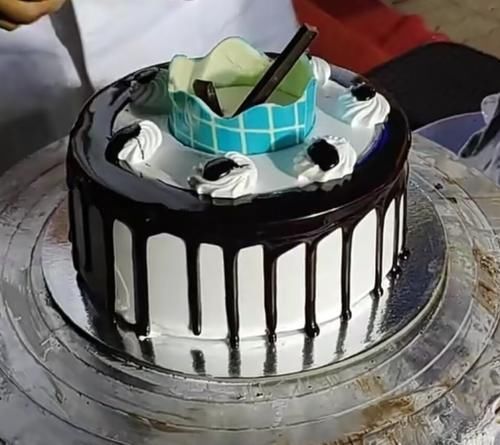 生意|印度街边的露天蛋糕房,老板娘手艺太好,没有店面一样生意火爆