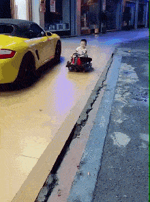 扫完|搞笑GIF:刚扫完地还得再扫一遍,大叔想离职的心都有了