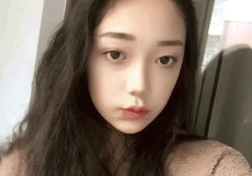  刘雨昕|同样是女团C位出道，希林娜依高和刘雨昕发展截然不同，很明显谁实力强