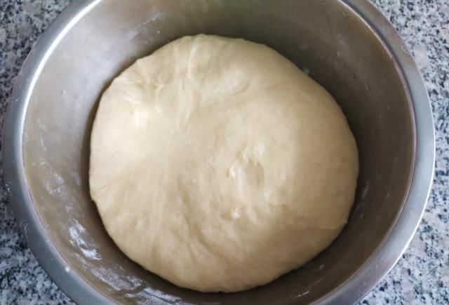  炸油条|做油条，不需使用酵母，用“它”来发酵，松软香脆，油条受欢迎！