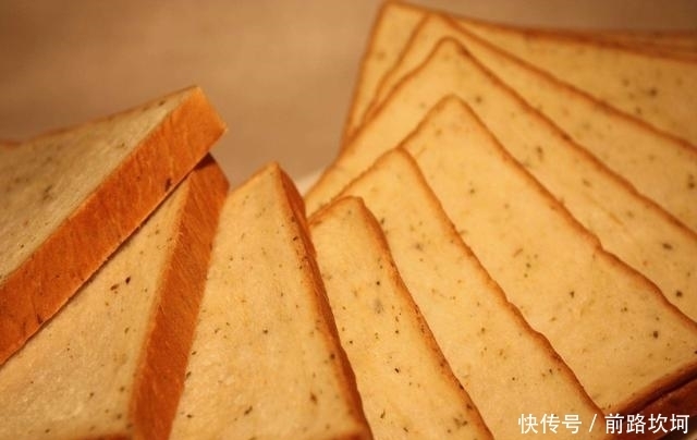 添加|面包店里的这5种面包，没常识的人才会买，吃了等于吃“化肥”！