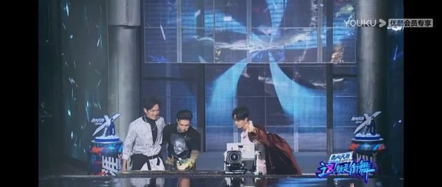  合照|张萌参加《这就是街舞》，晒和王一博的“合照”，却被网友玩坏了