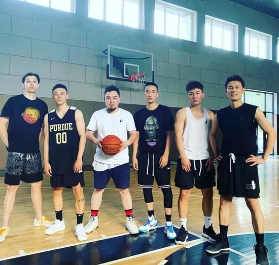  运动|专访5位时尚运动达人 球场实战篮球鞋怎么选？
