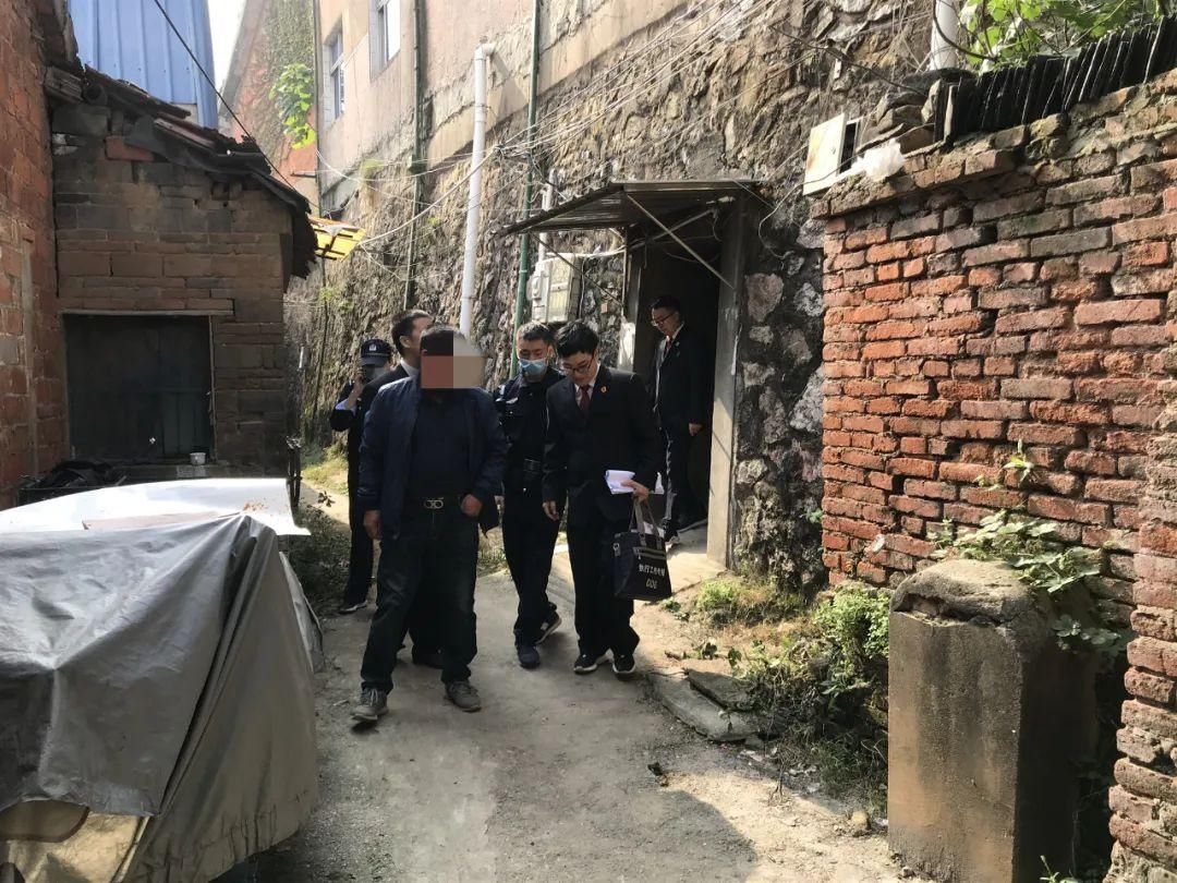 法院|醒醒，别睡了！