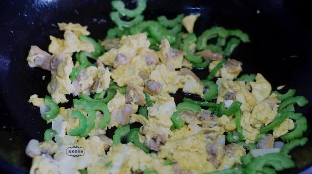  苦瓜|热天，吃这菜超省事儿，清热解暑又去火，整个夏天都精神