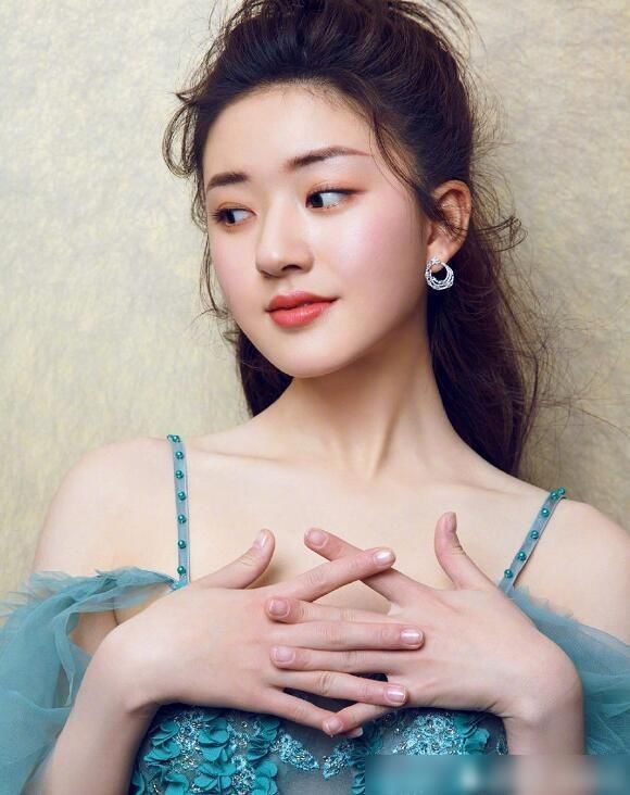  明星|赵露思首档常驻综艺来袭，看到拟邀嘉宾，硬杠《明星大侦探》？