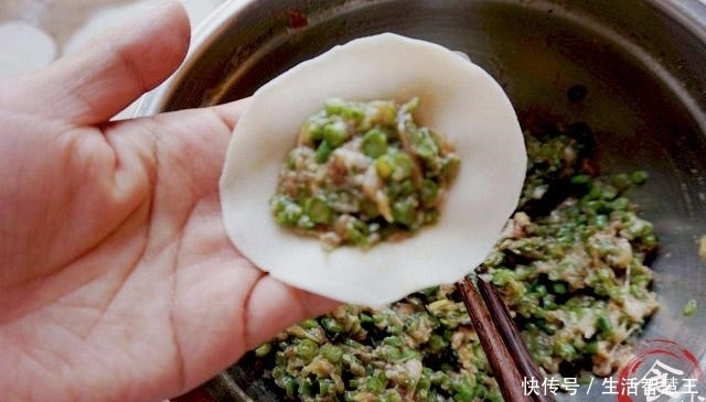 香浓|调肉馅，先放油还是先放盐？大厨教你正确做法，香浓可口又多汁儿