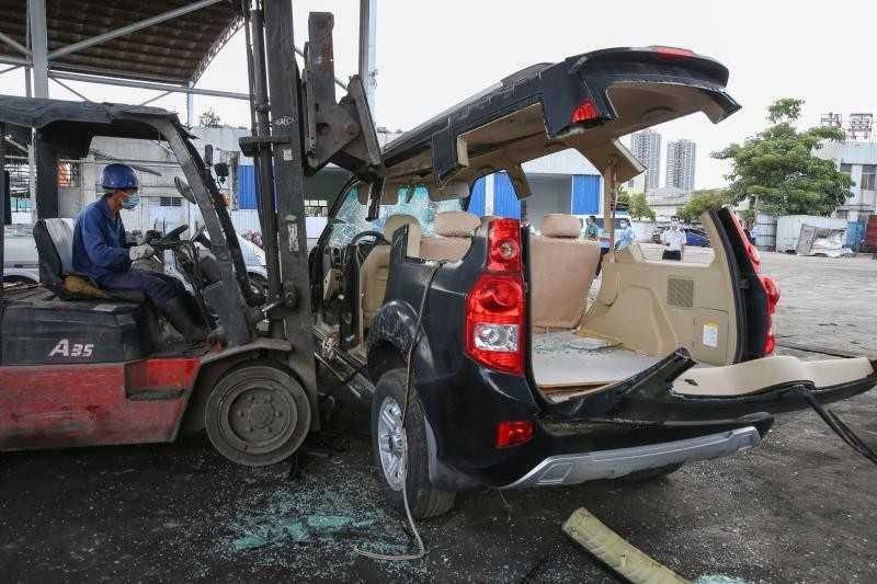  走私汽车|拱北海关集中销毁一批走私汽车及旧零配件