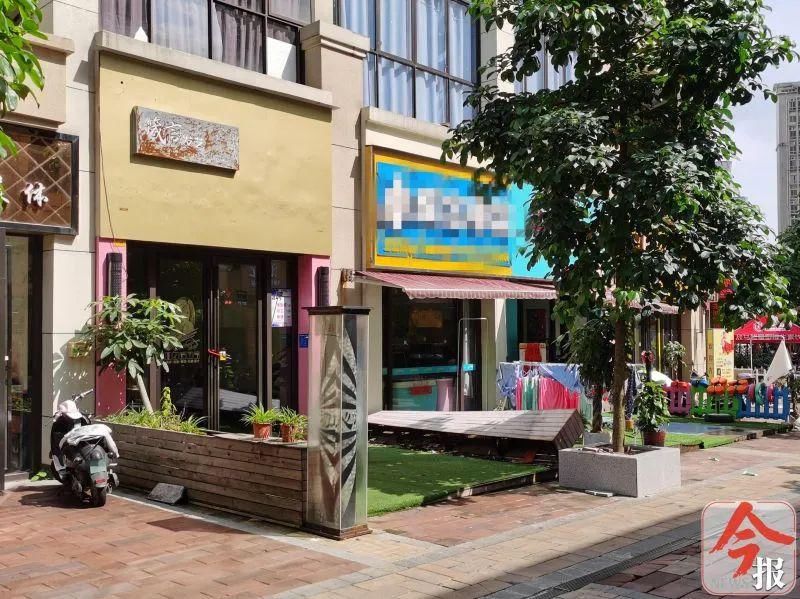  刺伤|突发！柳南万达美发店老板被刺伤，血流满面冲进奶茶店求助