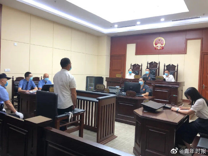 男子|浙江首例！男子偷两个窨井盖入刑，被判3年有期徒刑，缓刑4年