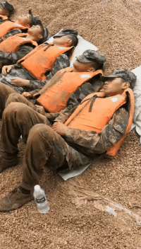 官兵|【青分享】多支部队的7000余名官兵正在第一线参加抗洪抢险任务