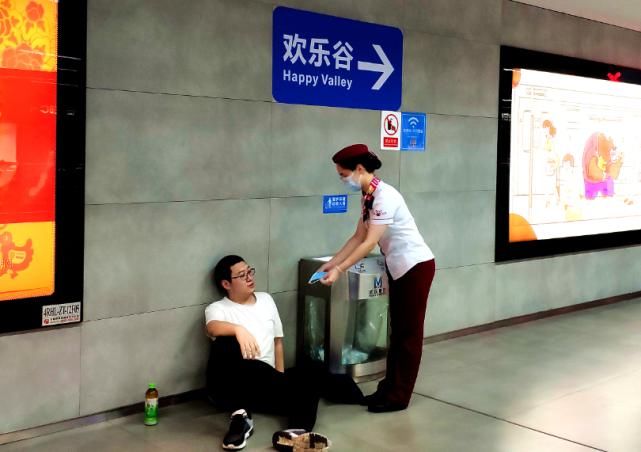 车站|地铁文明 | 文明纳凉，处处留芳