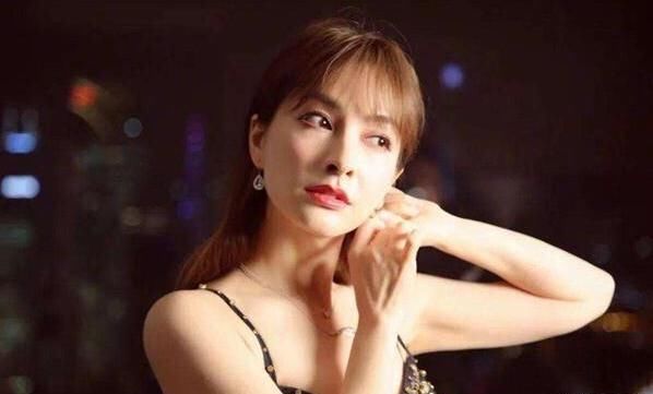  舞台|孟佳已经获得《浪姐》复活赛参赛资格了，王嘉尔到底还来不来？