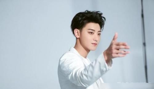  培养|偶像的培养也需要向韩国学习，创造三个导师，三个韩国偶像