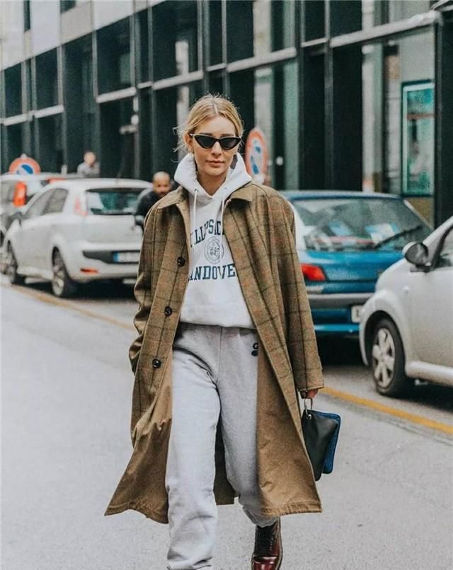  适合|早秋穿风衣怎么搭才好看？这5种“内搭”请收好，上班日常都适合