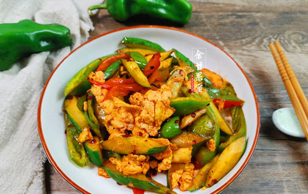  下饭|炒鸡蛋简单快捷也下饭，我用这两种蔬菜同炒，爽口开胃老光盘