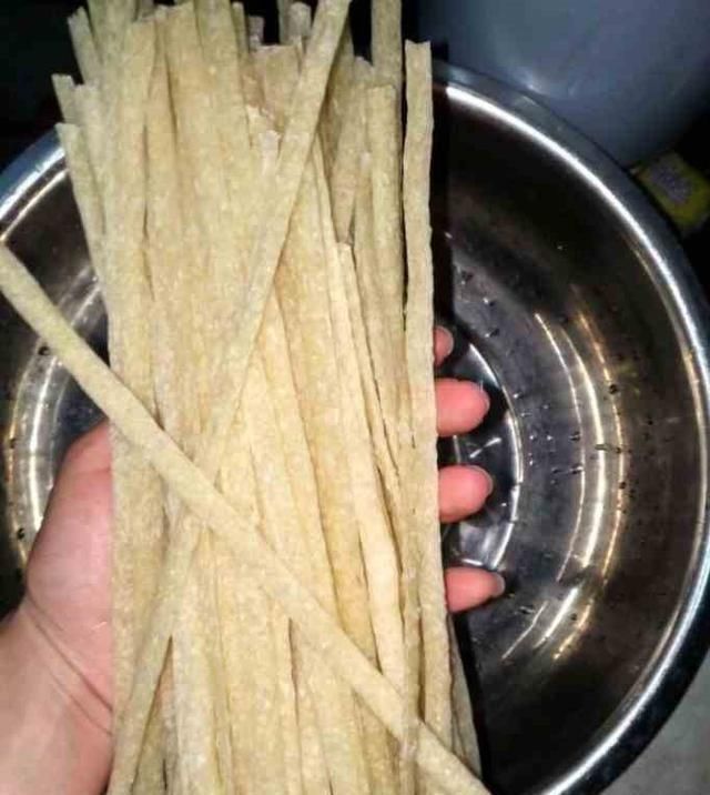  担心|担心辣条不干净？今天咱自己做干净放心的辣条，隔壁小孩都馋哭了