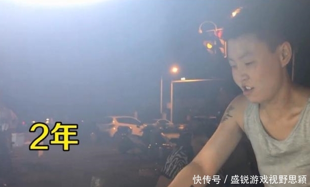 炒饭|30小姐姐打扮成小伙子,深夜路边卖7元一份的炒饭,一晚能卖出200份