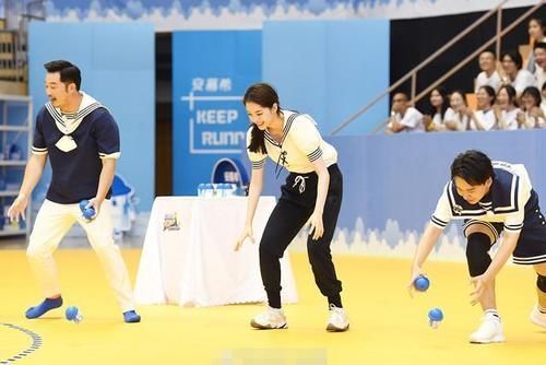 压板|《跑男》欧阳娜娜踩指压板“公然作弊”,看脚下垫的啥太心疼baby