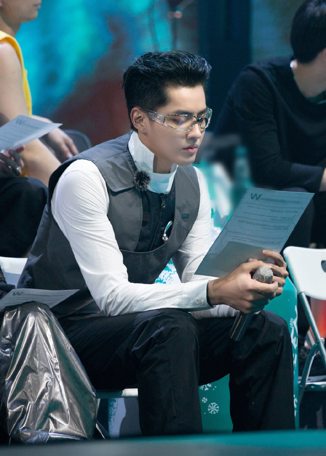  正式|200906 今晚潮玩无届T台秀正式拉开帷幕 看吴亦凡为爱跨次元