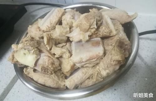  去除|首先在给排骨焯水之前，排骨就会变得又腥又柴，才知道，焯水煮至水开之后