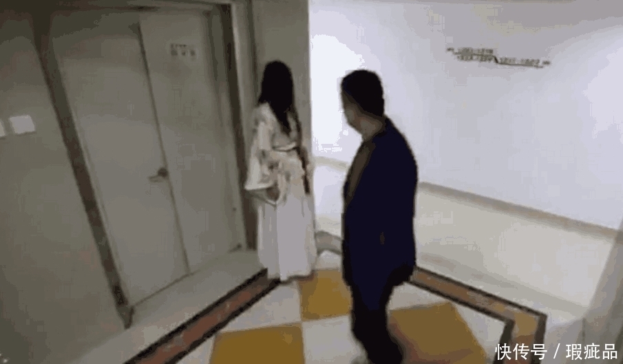 中年男子|女子扮鬼吓人, 一位中年男子的出现, 女子含泪道歉