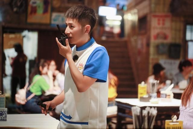  气小哥|《元气满满的哥哥》今晚神气首播 胡军杨洋捉迷藏上演“伪装者”