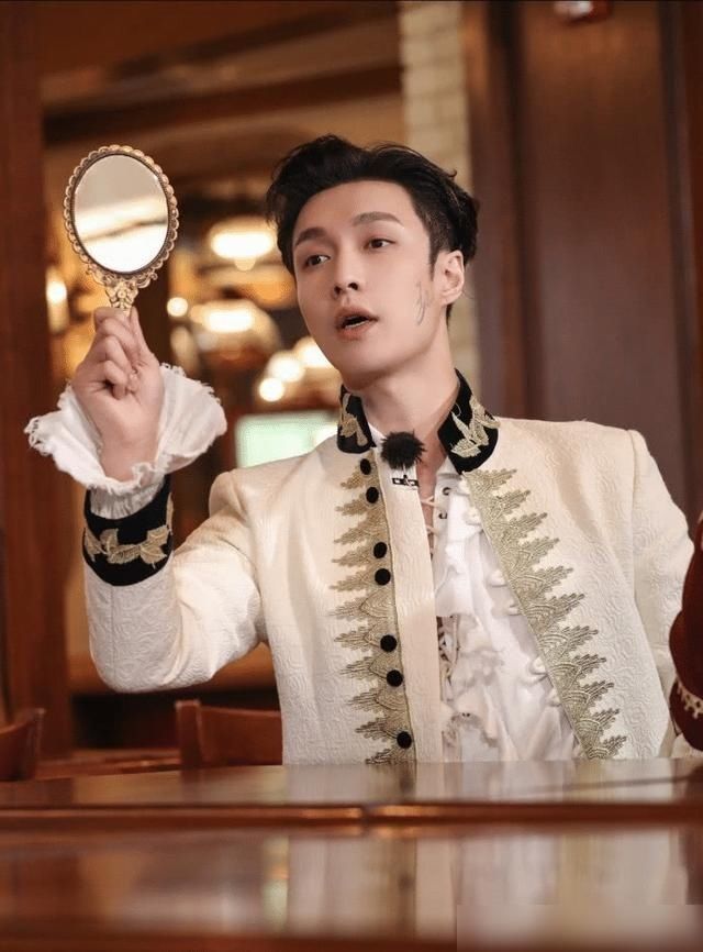 王迅|张艺兴宣布退出《极限挑战》:录制时已有端倪,王迅独自撑场