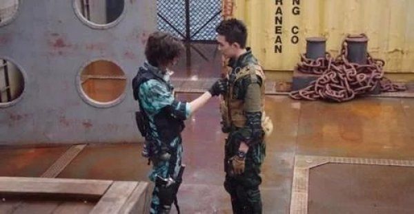  鹿晗|李现宣布退役，鹿晗、吴磊接力火拼，网瘾少年变身电竞达人