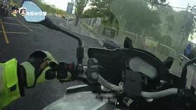  赶紧|赶紧往前挪！！这种情况下，车辆闯红灯不受处罚！