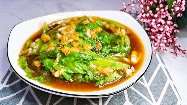 把生菜|饭店大厨教你蚝油生菜做法,清脆爽口,汤汁都可泡饭吃