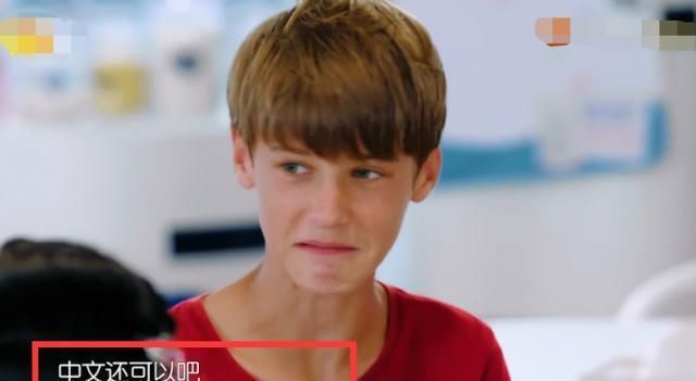  救场|赵丽颖英语不好让黄晓明点菜，李浩菲堪称教科书式救场