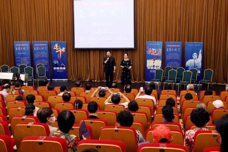  感恩|主持人叶惠贤甘当龙套，只有六句唱词，是什么人让他想感恩？