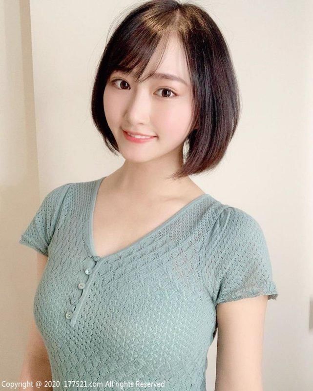  正妹|混血正妹就爱穿清凉打电动，造型也很清新，直接把对手KO