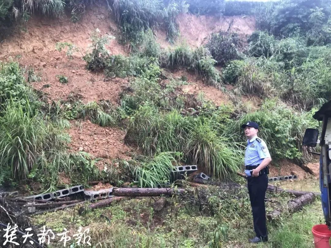 湖北|警报再次拉响！湖北恩施山体大面积滑移，已形成堰塞湖