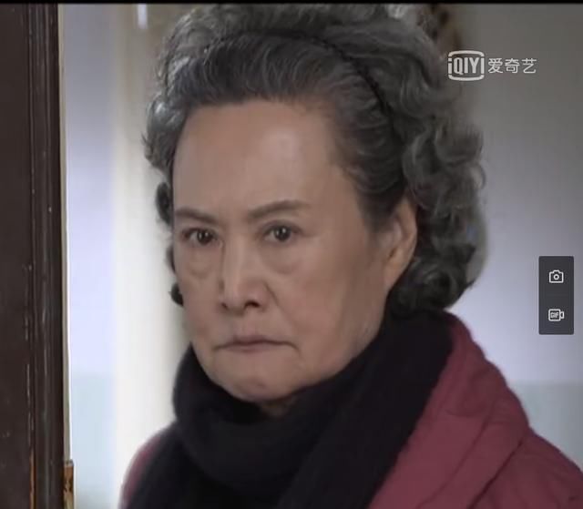  舞台姐妹|谢晋、《小花》导演张铮均用她出演主要角色，今80岁仍活跃影坛