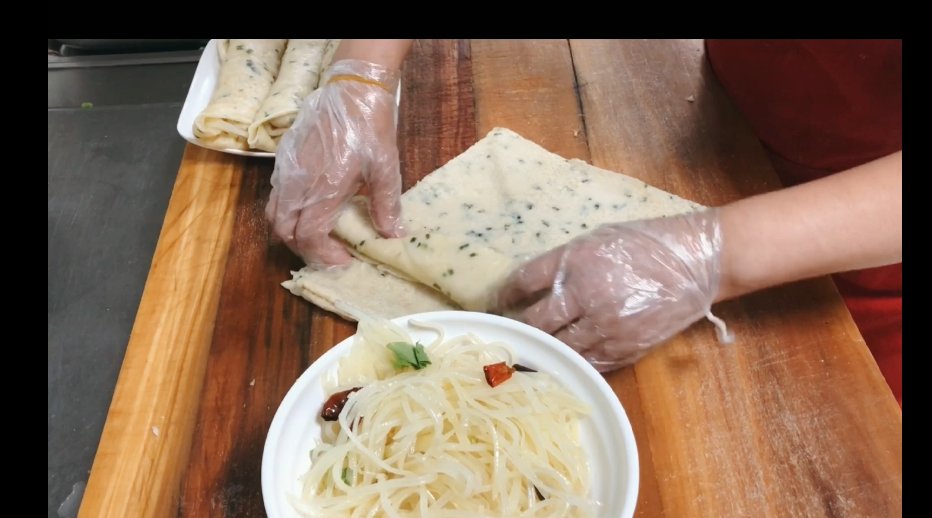 不破|在家怎么摊烙饼?煎饼柔软不破,卷炒土豆丝营养美味,孩子超爱吃