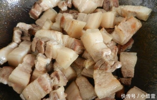  五花肉|炖肉直接焯水大错特错！牢记“这2步”，肉质鲜嫩没腥味，真好吃