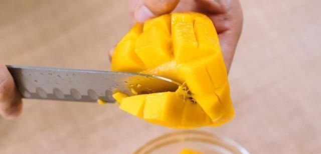  慕斯|这一块像奶酪的居然是慕斯! 最适合夏日的甜品, 烘焙新手就能做!