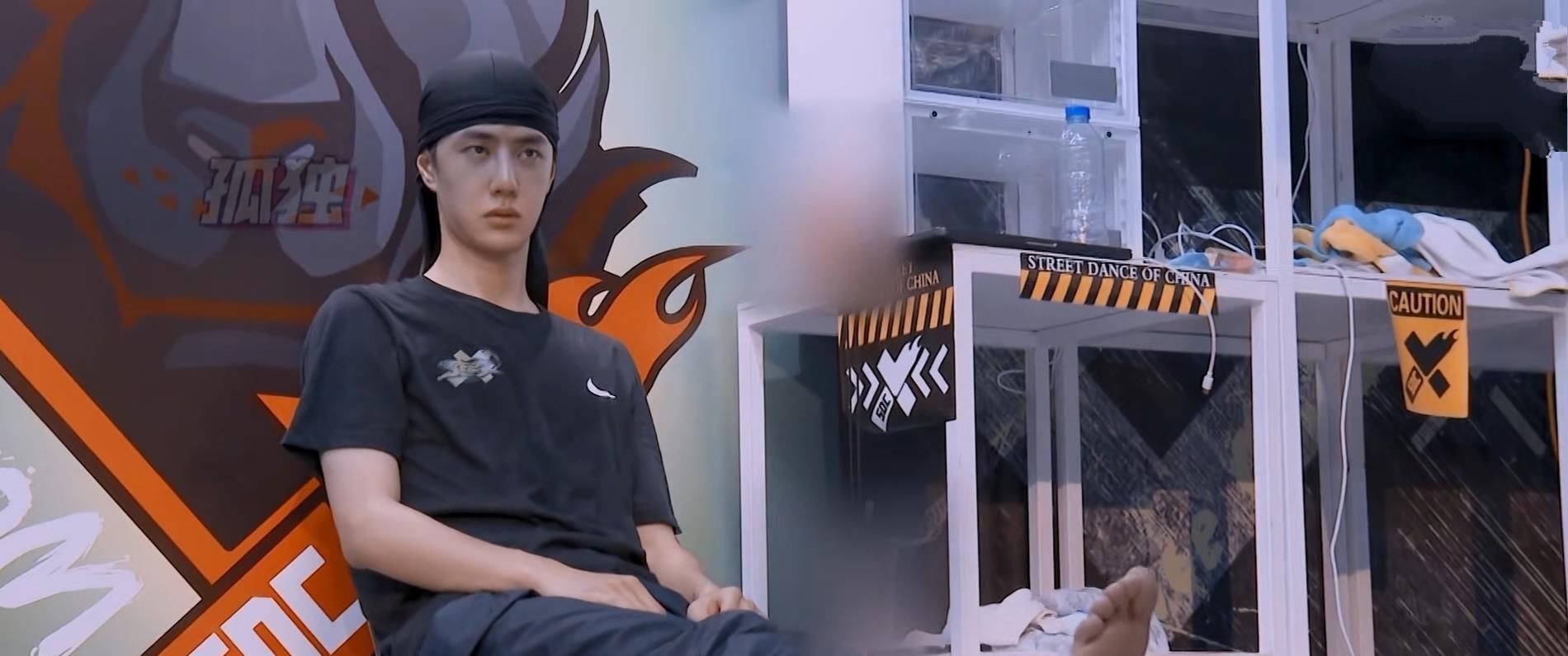  战队|《街舞3》王一博带伤上场, 表演高难度动作, 让战队10人全部晋级