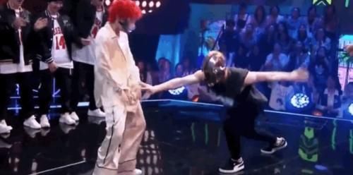 动作|蒙面舞王口碑直降,女艺人接连被揩油,刘雨昕也未能幸免咸猪手