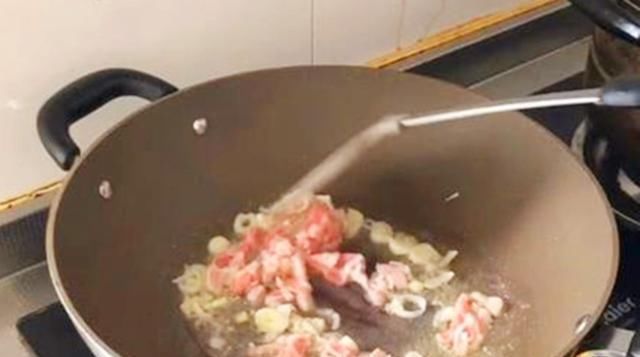 全家|面条别再煮着吃了,学会这样做,喷香又解馋,出锅全家抢着吃