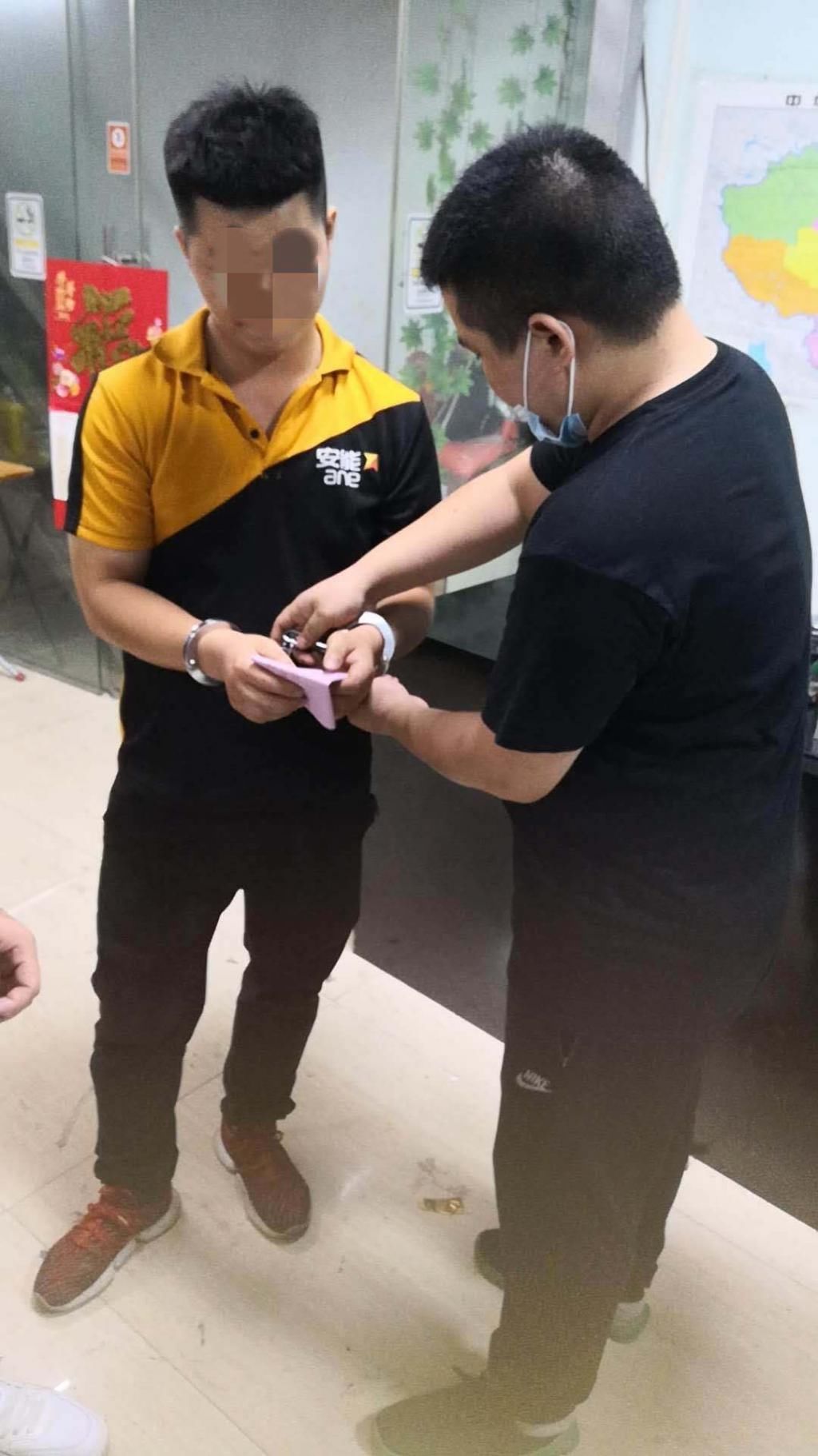  物流企业|“你来这里有什么业务？”听到这句话，眼镜男撒腿就跑