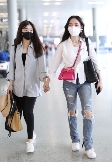 造型|孟佳造型朋克,穿日常款短袖配牛仔裤,也要配条“大金链子”