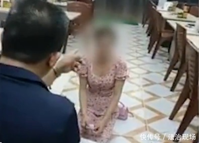女子|愤怒！女子烧烤店吃出虫子放到网上，事后老板竟逼其下跪直播道歉