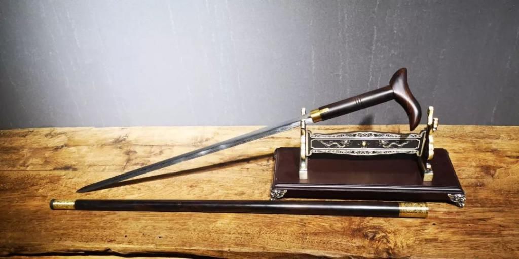 战场|从古代的战场利刃,到现在的杀伐利器,传统刀剑和现代短刀,你更喜欢哪种?