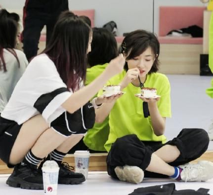  喜爱|《乘风破浪》开播至今，她是观众喜爱度最高的姐姐，拿了女主剧本